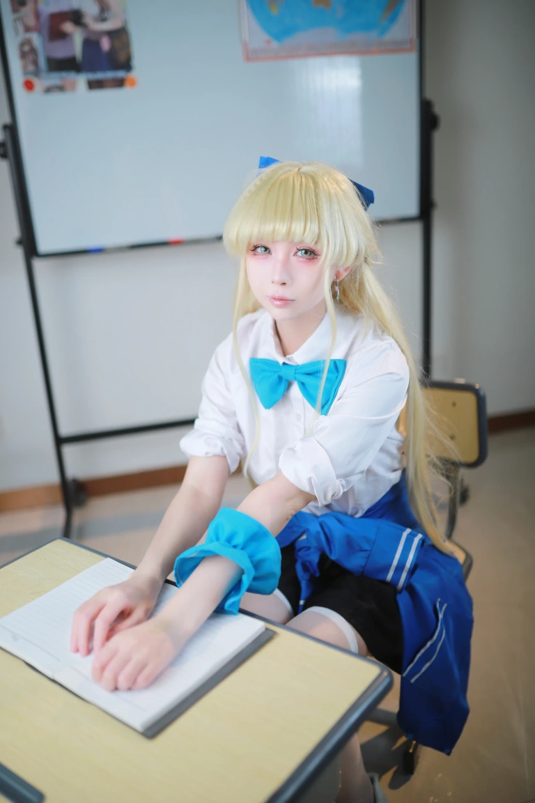 上杉绘黎落《蔚蓝档案 飞鸟马时校服》主题写真：46张全套美图