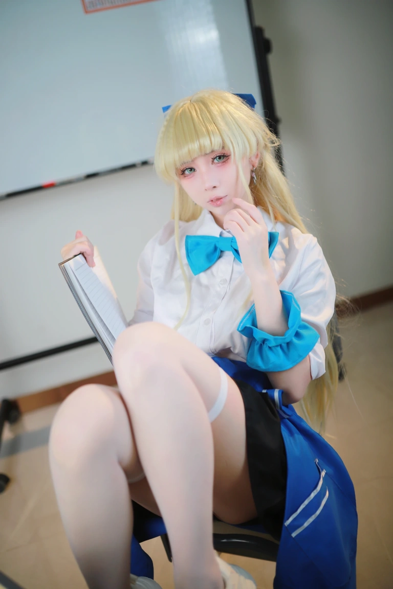 上杉绘黎落《蔚蓝档案 飞鸟马时校服》主题写真：46张全套美图