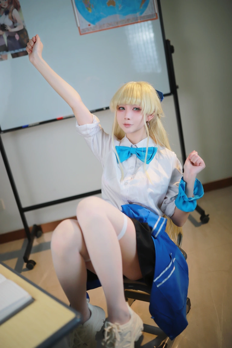 上杉绘黎落《蔚蓝档案 飞鸟马时校服》主题写真：46张全套美图
