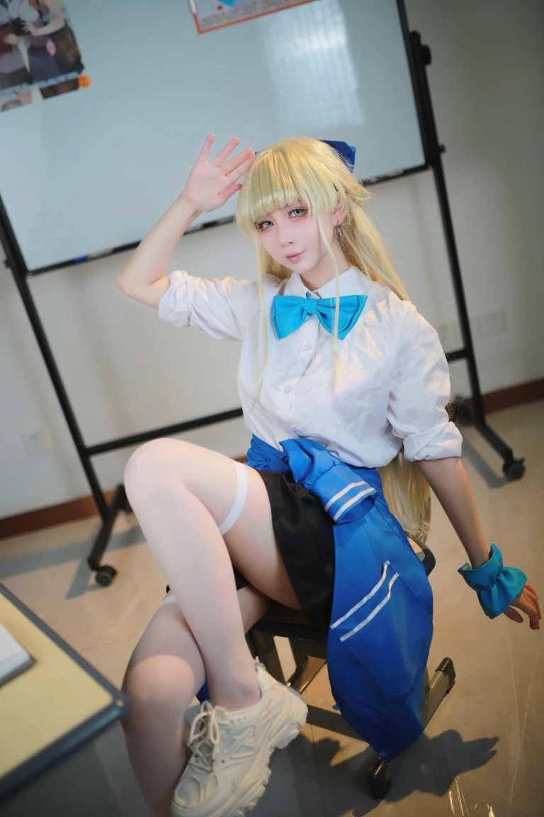 上杉绘黎落《蔚蓝档案 飞鸟马时校服》主题写真：46张全套美图