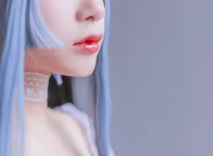 日奈娇(椎名莜)《蓝色女仆》主题写真：46张全套美图