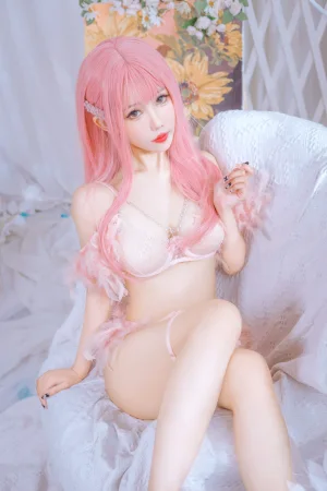 仙女月《粉色内衣》主题写真：50张全套美图