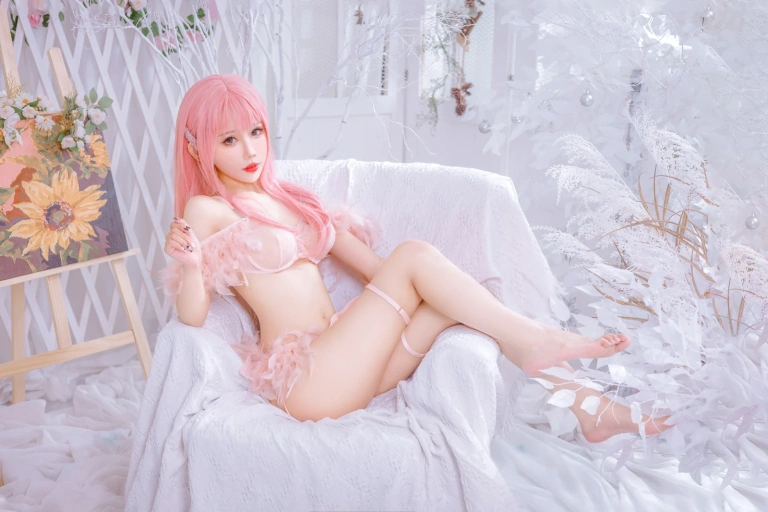 仙女月《粉色内衣》主题写真：50张全套美图