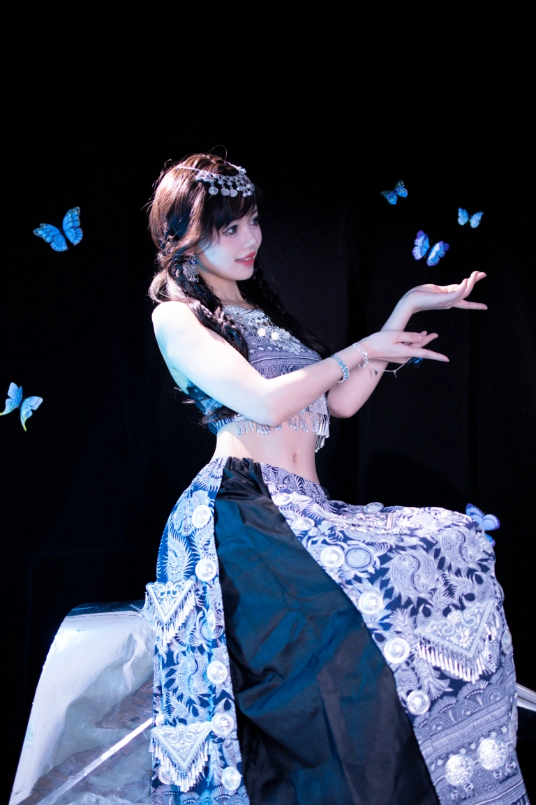 星黛鹿鹿《苗疆蓝蝶》主题写真：52张全套美图