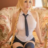 是本末末《贞德》主题写真：66张全套美图