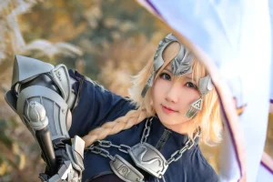 是本末末《贞德》主题写真：66张全套美图
