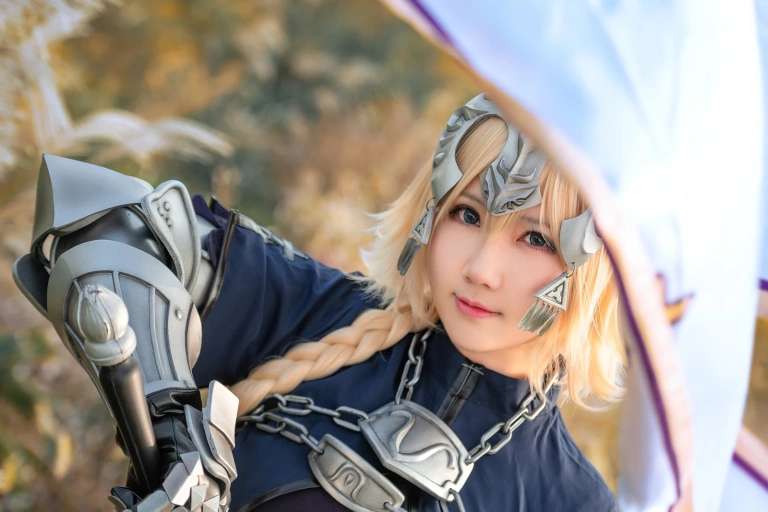 是本末末《贞德》主题写真：66张全套美图