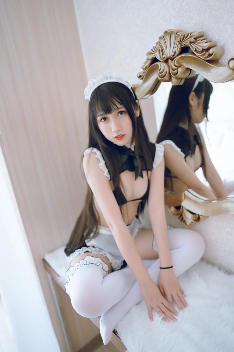 不呆猫《女仆》主题写真：71张全套美图