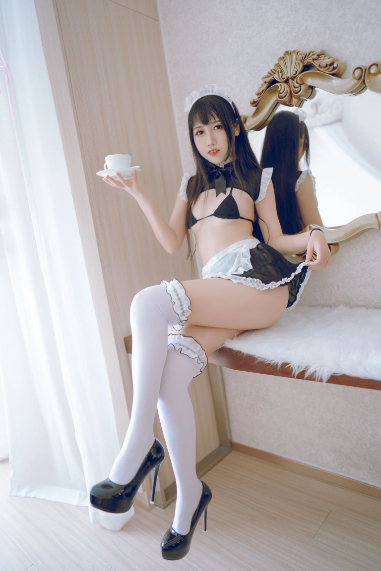 不呆猫《女仆》主题写真：71张全套美图