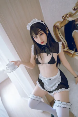 不呆猫《女仆》主题写真：71张全套美图