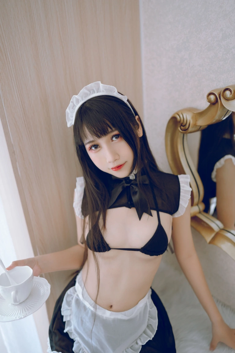 不呆猫《女仆》主题写真：71张全套美图