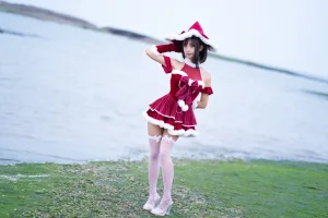 三水子《圣诞小裙子》主题写真：72张全套美图