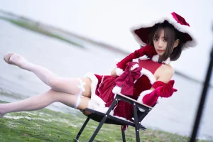 三水子《圣诞小裙子》主题写真：72张全套美图