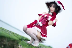 三水子《圣诞小裙子》主题写真：72张全套美图
