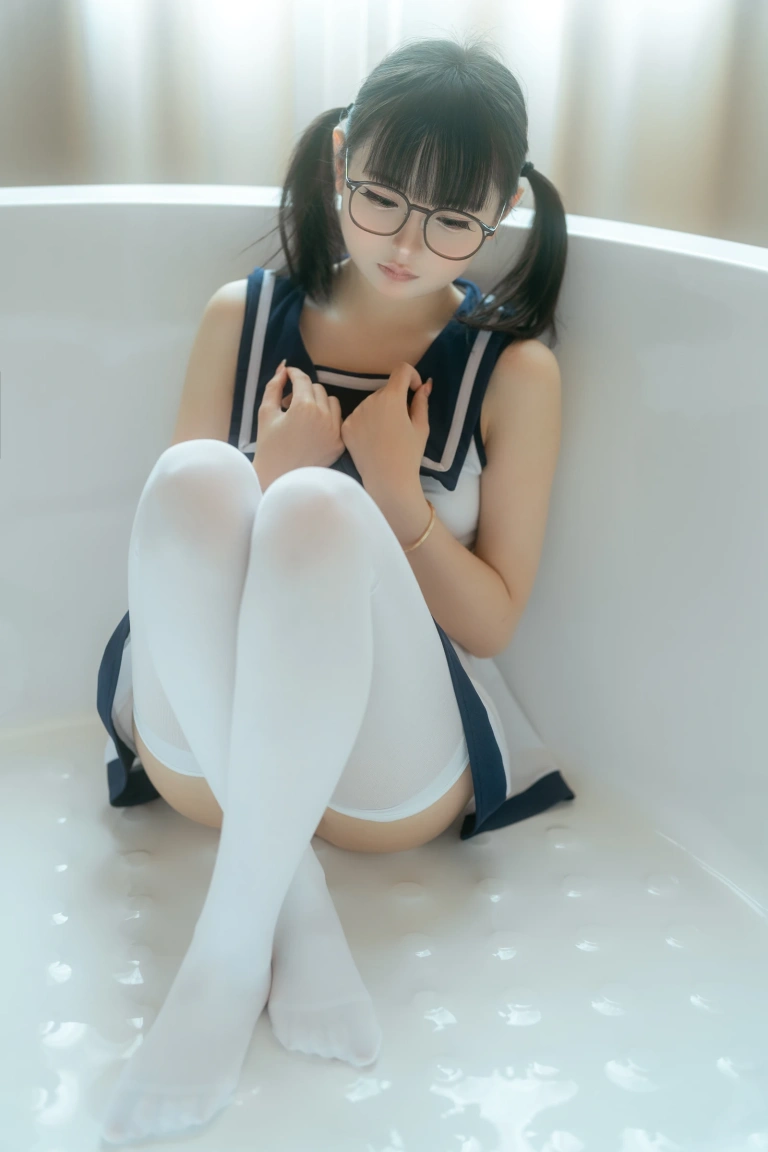 幼水铃衣《梦浴少女》主题写真：81张全套美图，含1个视频