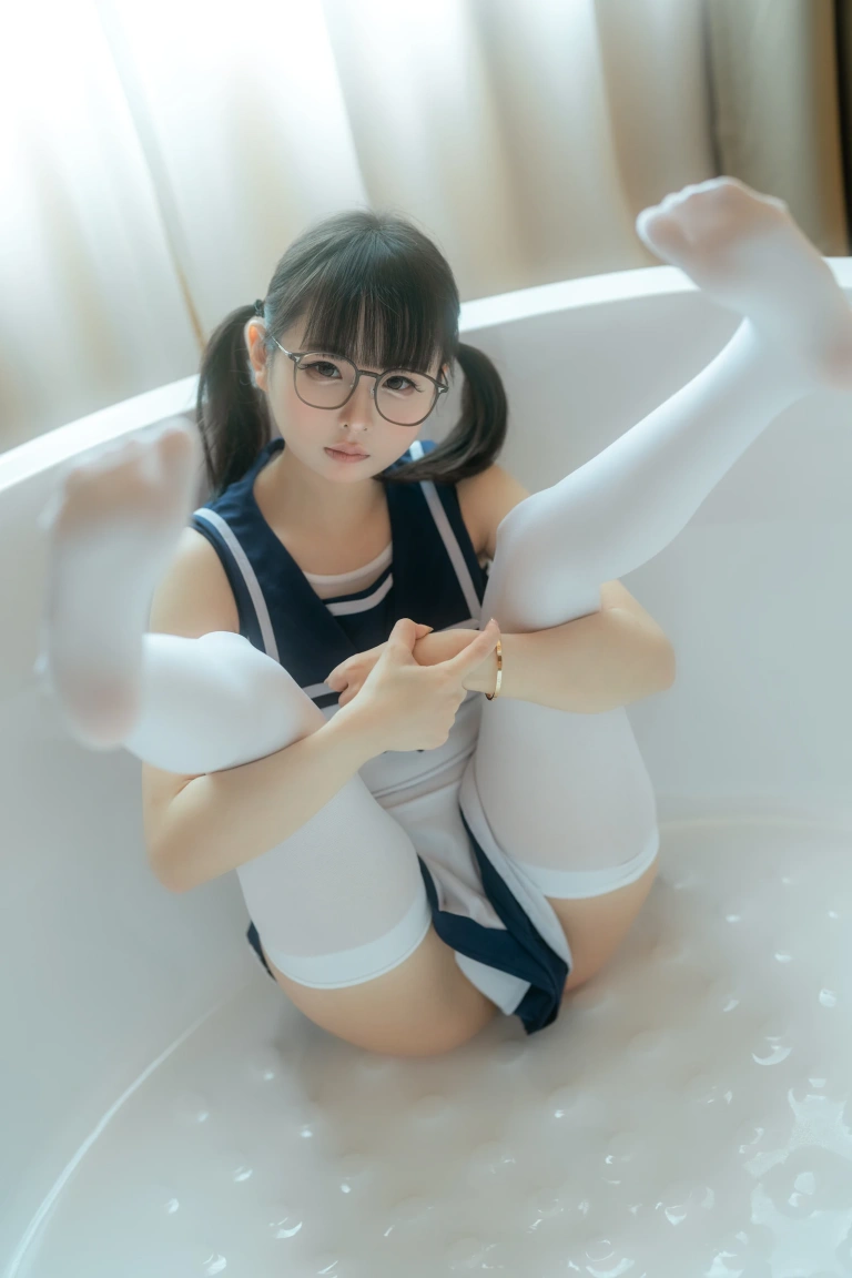 幼水铃衣《梦浴少女》主题写真：81张全套美图，含1个视频