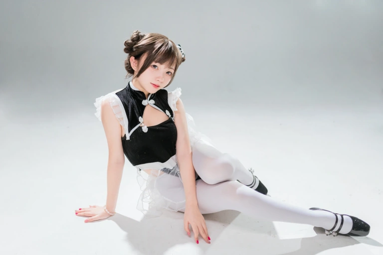 花铃《高叉小熊猫女仆》主题写真：85张全套美图