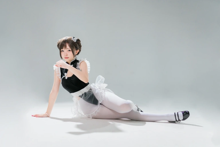 花铃《高叉小熊猫女仆》主题写真：85张全套美图
