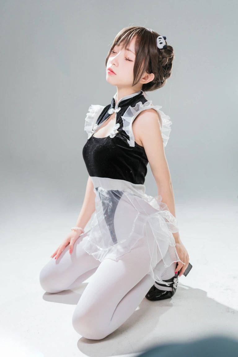 花铃《高叉小熊猫女仆》主题写真：85张全套美图