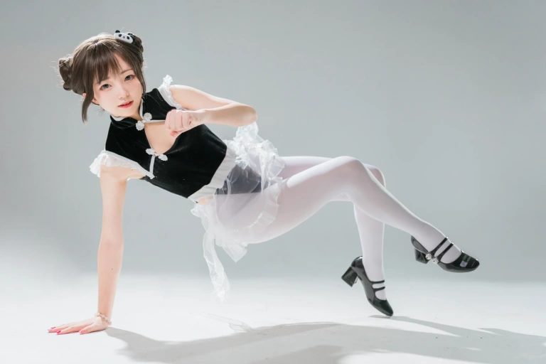 花铃《高叉小熊猫女仆》主题写真：85张全套美图