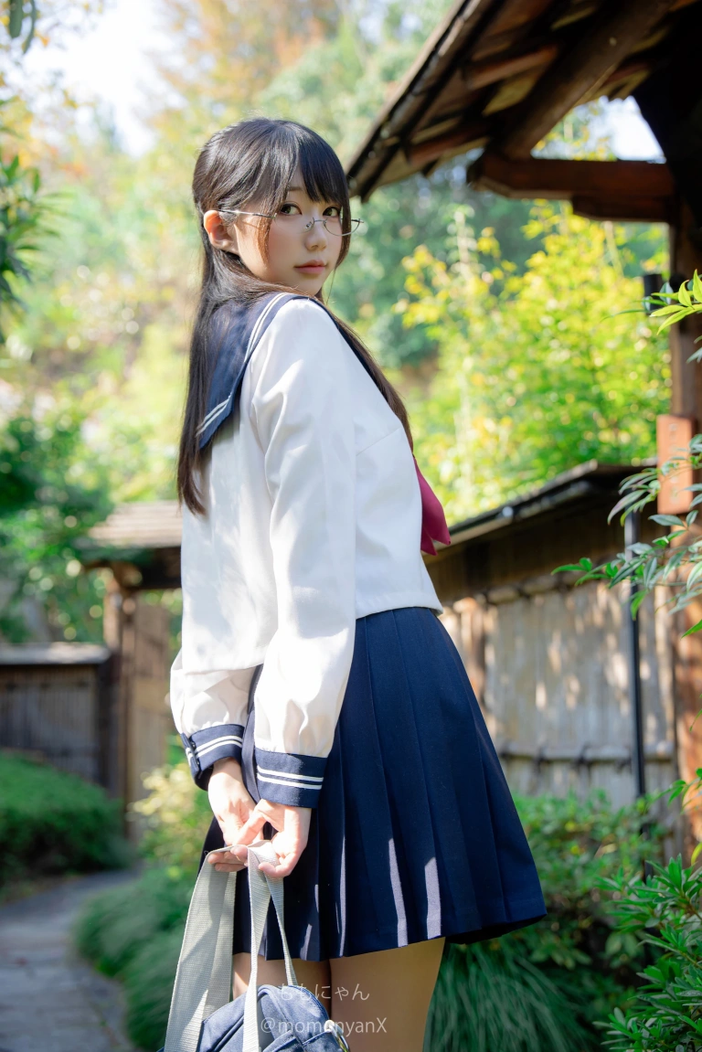 雫しずく《真面目な委員長》主题写真：89张全套美图