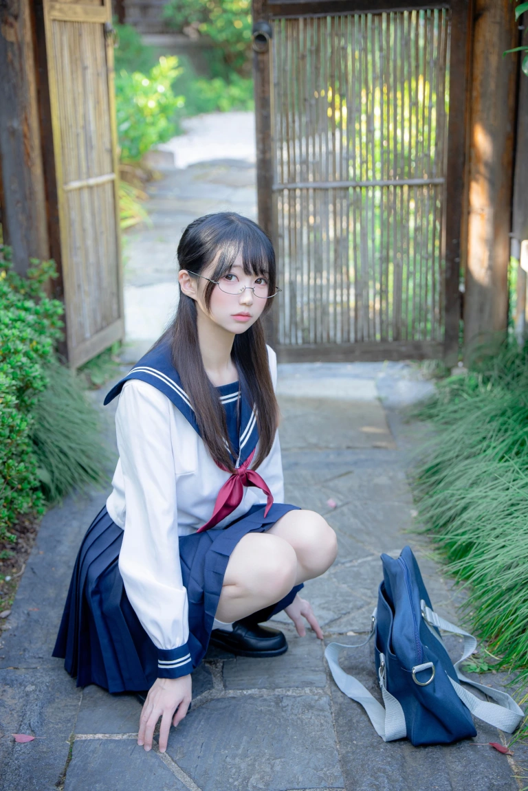 雫しずく《真面目な委員長》主题写真：89张全套美图