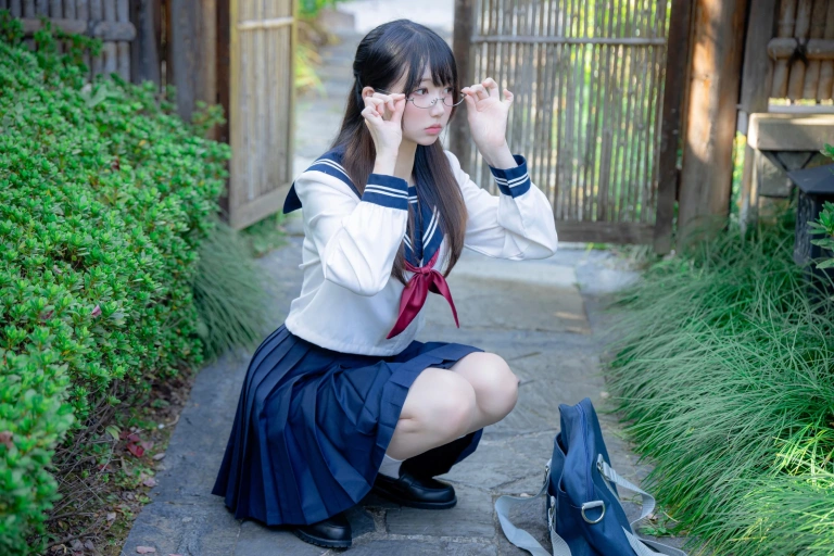 雫しずく《真面目な委員長》主题写真：89张全套美图