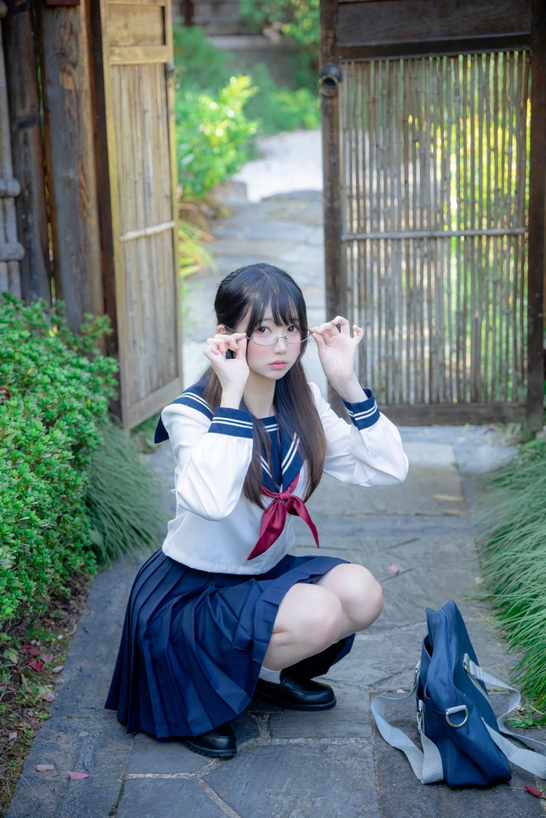 雫しずく《真面目な委員長》主题写真：89张全套美图