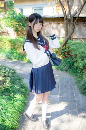 雫しずく《真面目な委員長》主题写真：89张全套美图