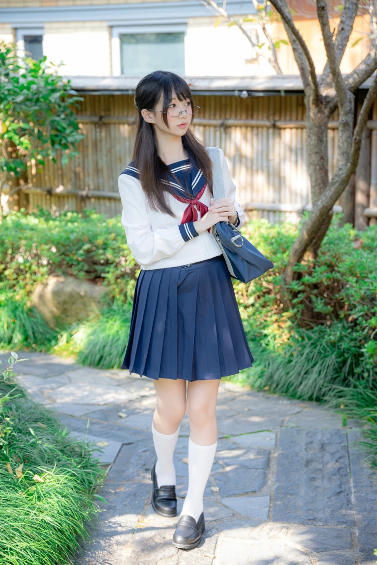 雫しずく《真面目な委員長》主题写真：89张全套美图
