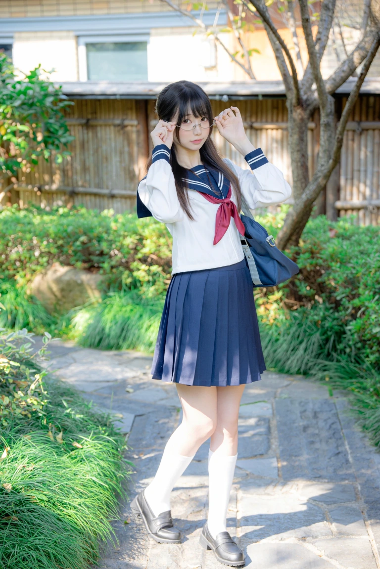 雫しずく《真面目な委員長》主题写真：89张全套美图