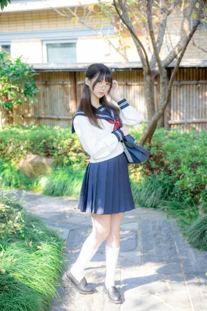 雫しずく《真面目な委員長》主题写真：89张全套美图