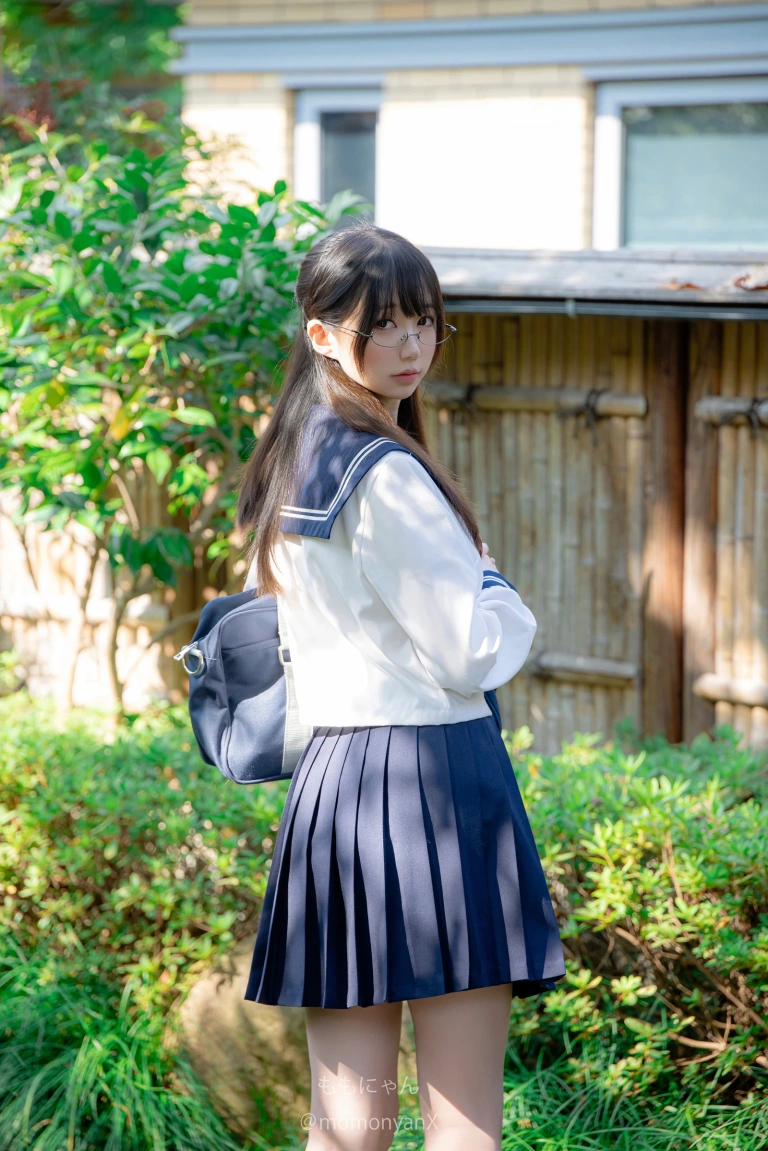 雫しずく《真面目な委員長》主题写真：89张全套美图