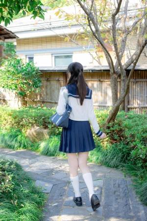雫しずく《真面目な委員長》主题写真：89张全套美图