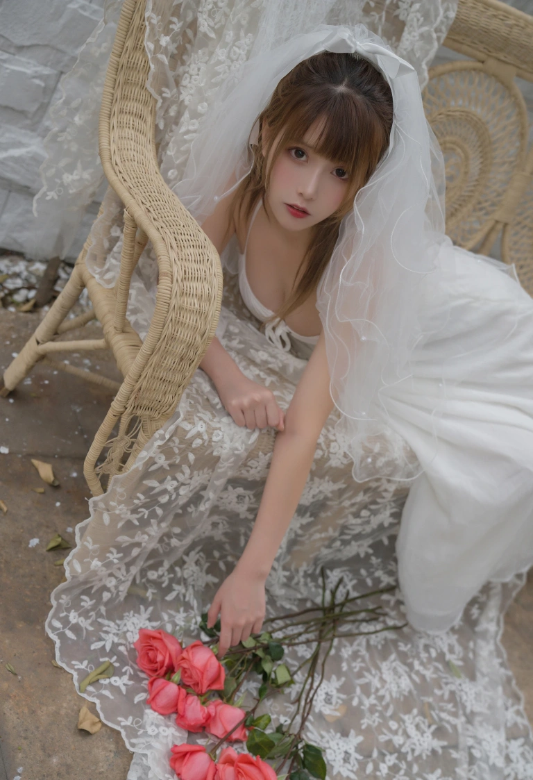 凛子酱《婚纱》主题写真：9张全套美图