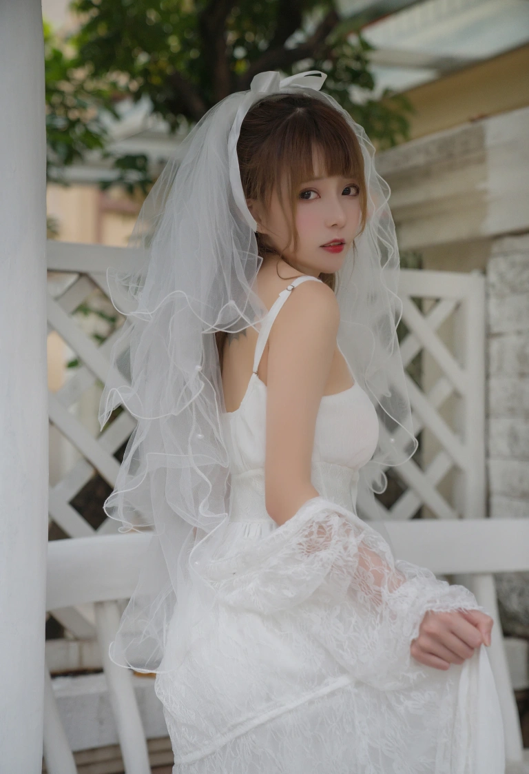 凛子酱《婚纱》主题写真：9张全套美图