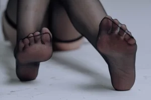 七月喵子《黑丝jk》主题写真：31张全套美图