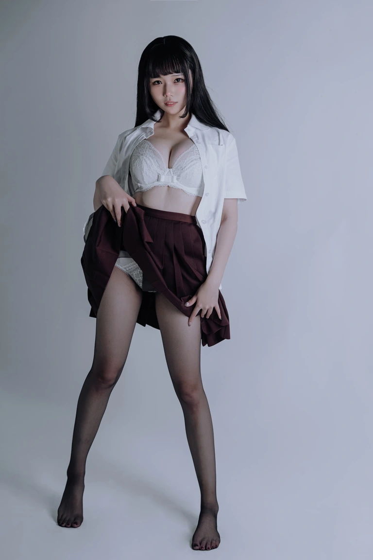 七月喵子《黑丝jk》主题写真：31张全套美图