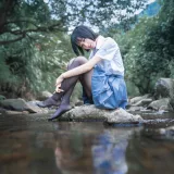 木棉棉《水色溪边JK制服》主题写真：51张全套美图
