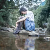 木棉棉《水色溪边JK制服》主题写真：51张全套美图