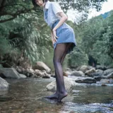 木棉棉《水色溪边JK制服》主题写真：51张全套美图
