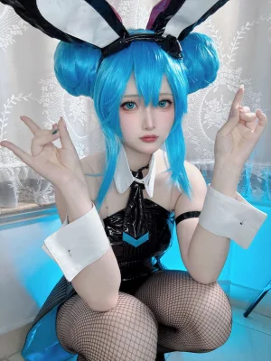 屿鱼《[Patreon] 2023年07月套图会员合集》主题写真：99张全套美图