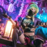 九九八《久岐忍》主题写真：12张全套美图