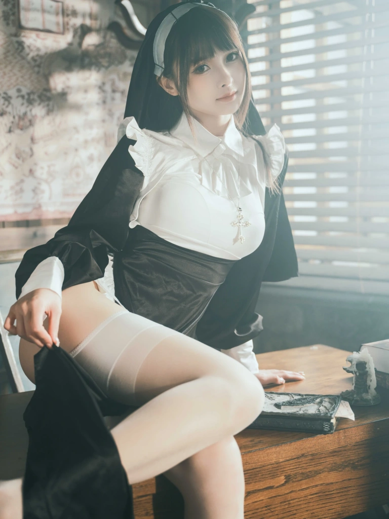 河豚抚子《修女》主题写真：15张全套美图