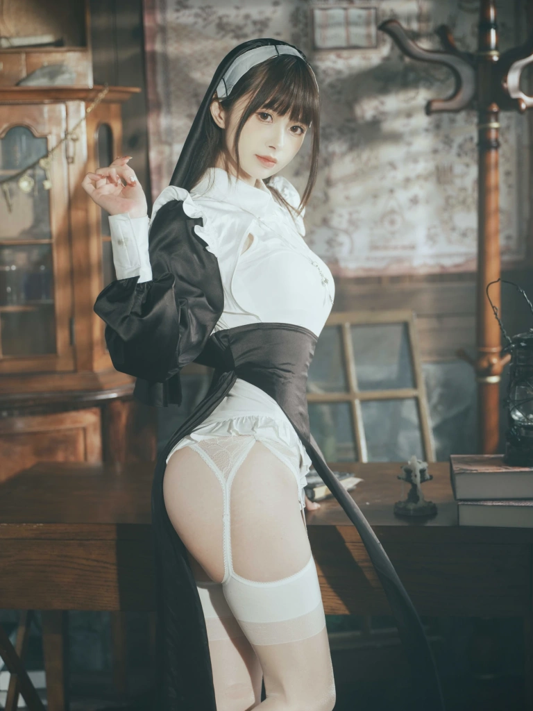 河豚抚子《修女》主题写真：15张全套美图