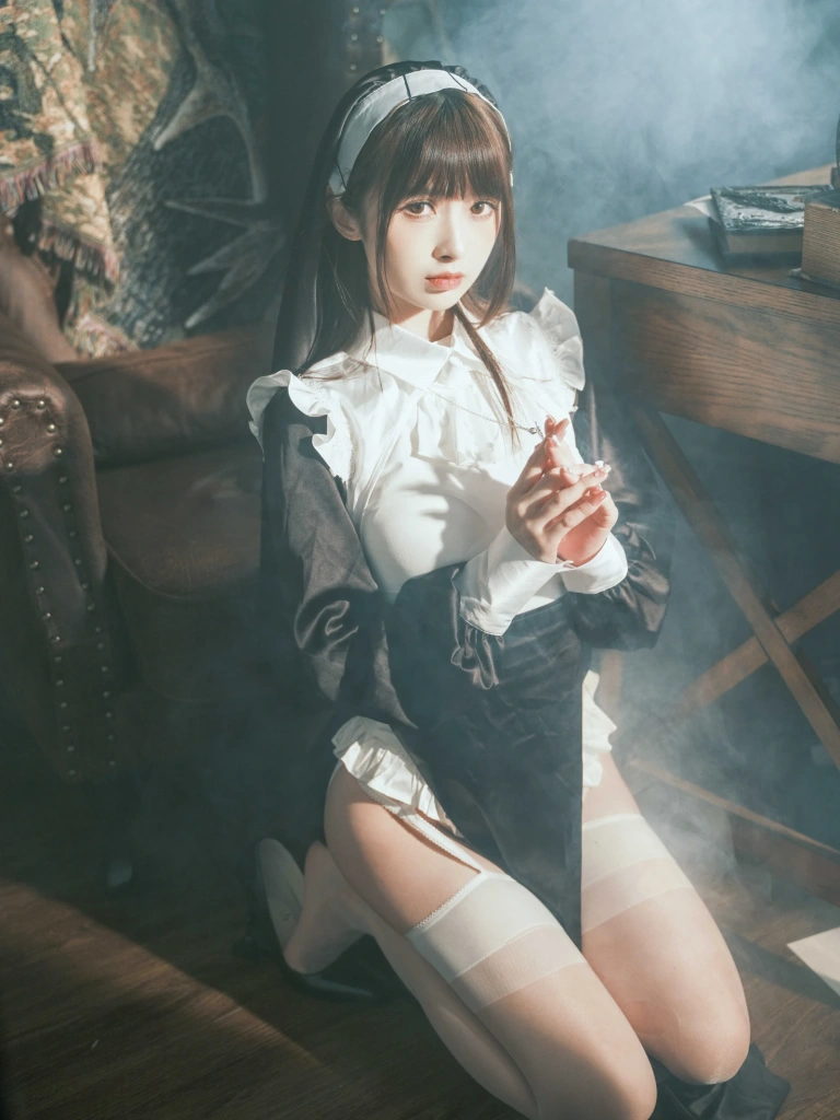 河豚抚子《修女》主题写真：15张全套美图