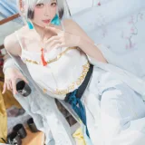 樱岛嗷一《海天 书香水榭》主题写真：16张全套美图