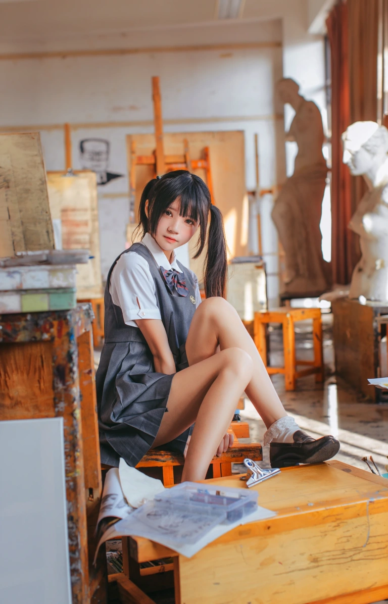 桜桃喵《画室少女》主题写真：17张全套美图