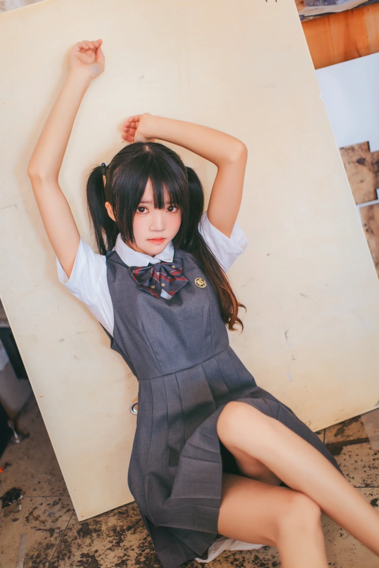 桜桃喵《画室少女》主题写真：17张全套美图