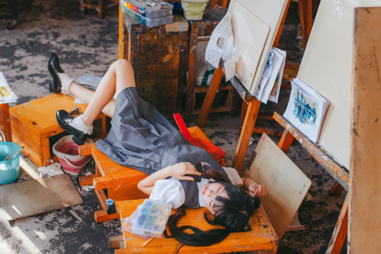 桜桃喵《画室少女》主题写真：17张全套美图